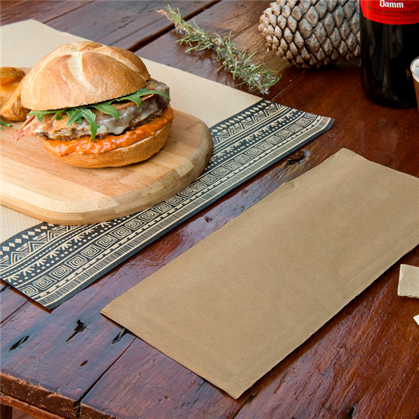 Garcia De Pou SERVILLETAS RECICLADAS ENF. 'D.POINT' 32x40 CM 'JUST IN TIME CLOSED' 40 + 10PE G/M2 11x25 CM NATURAL KRAFT VERJURADO (300 UNID.)