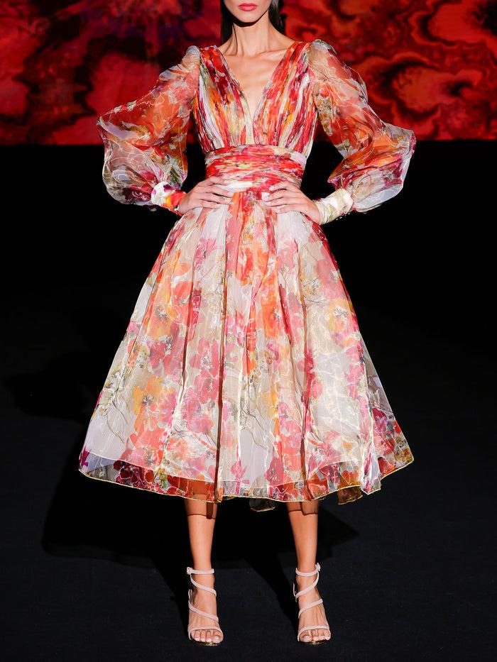 Hannibal Laguna LOOK 10 Vestido KLEOFAS | Vestido En Organza Estampada En Tonos Cálidos Con Maxi Mangas Abullonadas Y Una Falda Midi Con Volumen