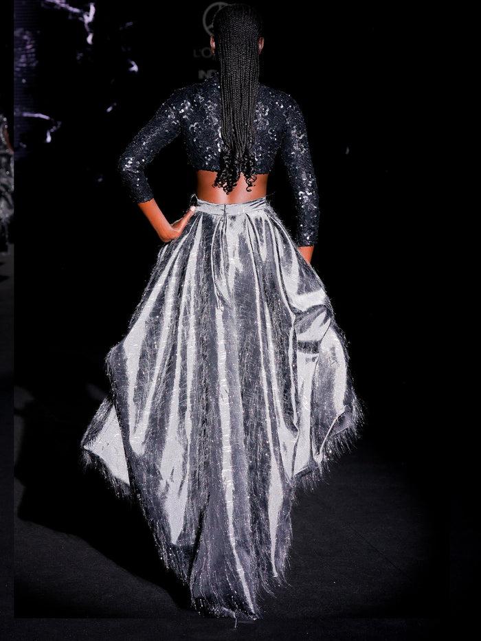 Hannibal Laguna LOOK 12 Top Crop JUM Y Falda JAIGLU | Top Crop Realizado En Chantilly Con Bordado Floral En Negro. Falda De Fiesta Realizada En Organza Metalizada