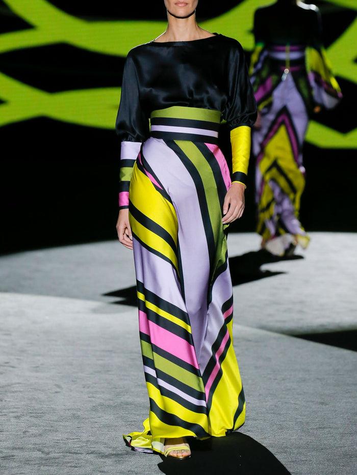 Hannibal laguna LOOK 13 FLASH y FLINT | Blusa satín negro puños de rayas. Falda evasé en satín