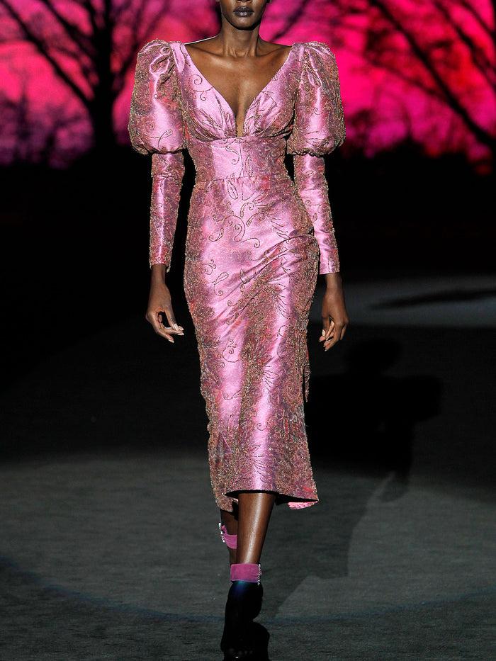 Hannibal laguna LOOK 14 HAMITIE | Vestido en tatoo bordado con fondo rosa