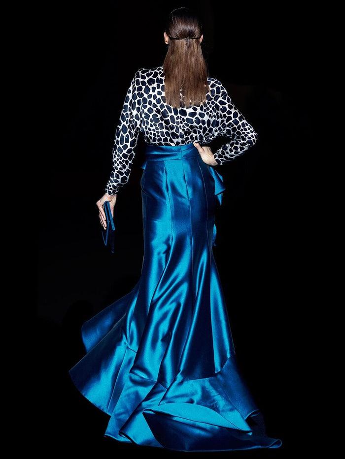 Hannibal Laguna Look 18 CROSS Y COSMO | Blusa En Satin Blanco Y Negro Empedrado