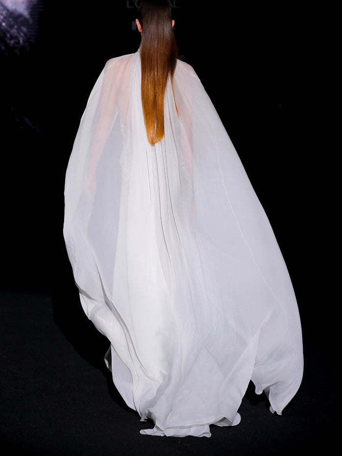 Hannibal Laguna LOOK 21 Vestido JELBIA | Vestido De Fiesta Realizado En Gasa De Seda Color Gris Perla E Incrustaciones De Swarovski