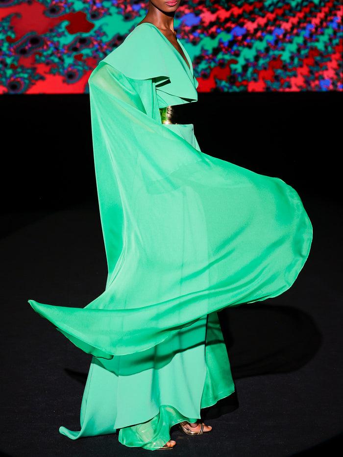 Hannibal Laguna LOOK 21 Vestido KAPELIA | Estido Largo En Crepe Clorofila Con Escote V Y Maxi Chal En Gasa