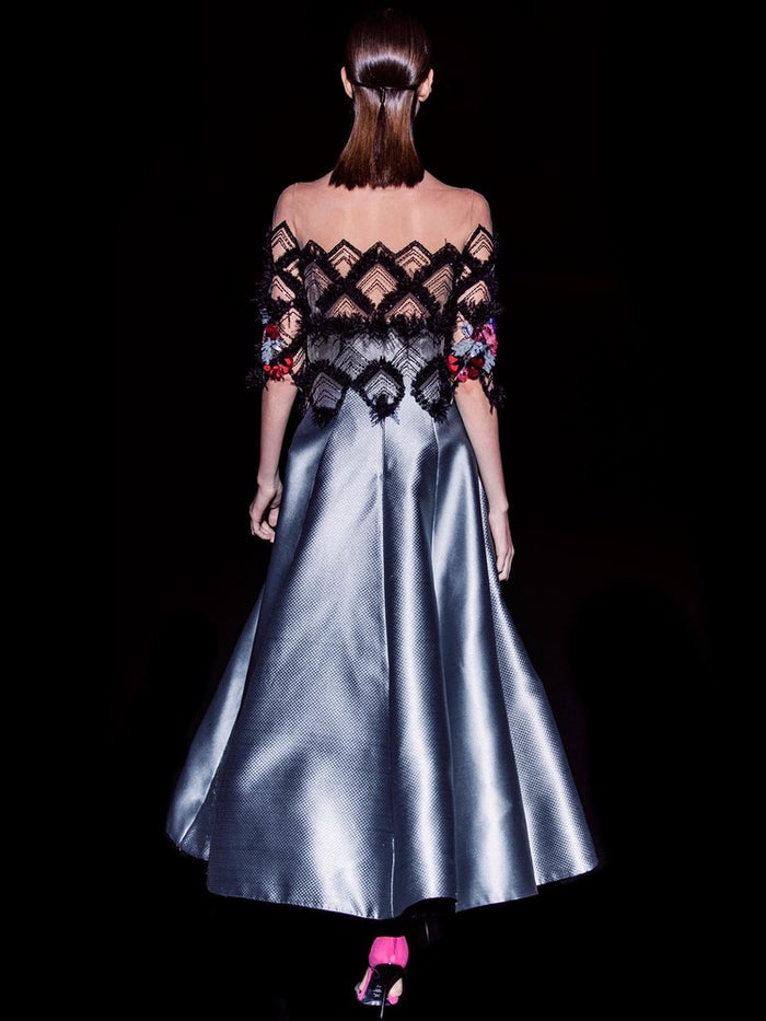 Hannibal Laguna Look 25 CANDY Y CASTELA | Cuerpo Tul Bordado Negro Con Plumas Y Falda Mikado