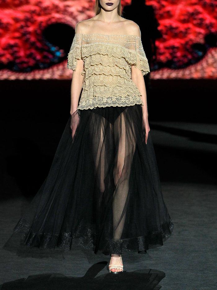 Hannibal laguna LOOK 29 HANUCA Y HITS | Blusón en gasa bordada. Falda de tul negro