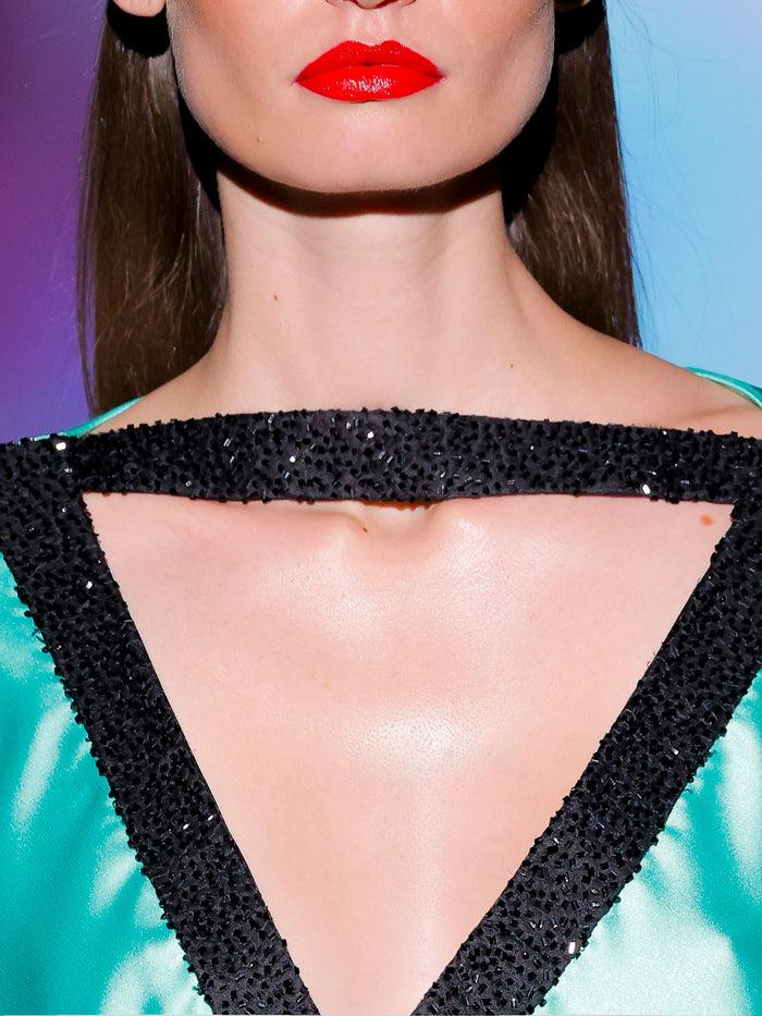 Hannibal Laguna LOOK 3 Blusa JARET Y Falda JASEL | Blusa Realizada En Satin Y Canutillo Negro. Falda De Fiesta Realizado En Paillete Metalizado Plata Y Negro