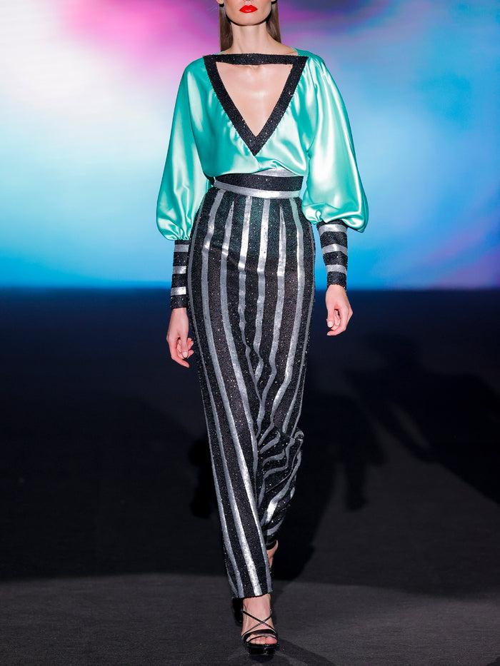 Hannibal laguna LOOK 3 Blusa JARET y Falda JASEL | Blusa realizada en satin y canutillo negro. Falda de fiesta realizado en paillete metalizado plata y negro