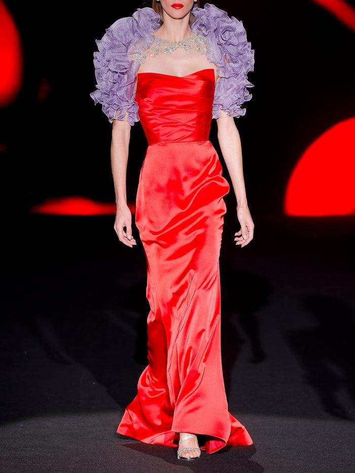 Hannibal laguna LOOK 31 Bolero JAZZ y Vestido JARMON | Bolero de volantes de garza plisada amatista y swarovski. Vestido de fiesta realizado en satín color rubi