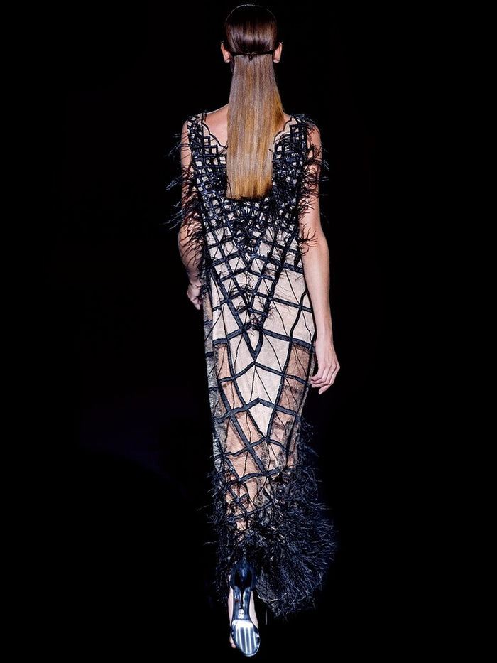 Hannibal Laguna Look 31 CAPITEL | Vestido Tul Bordado Negro Y Plumas