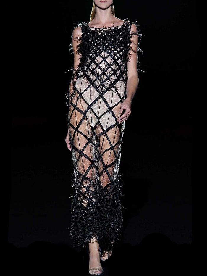 Hannibal laguna Look 31 CAPITEL | Vestido tul bordado negro y plumas