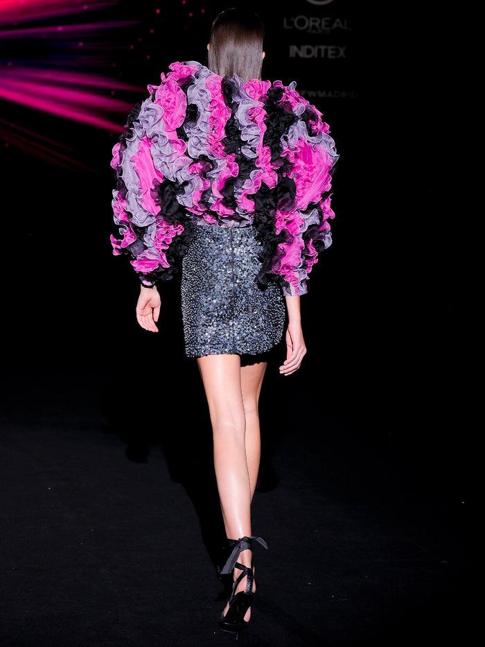 Hannibal Laguna LOOK 35 Blusa Body JALAHA Y Falda JONI | Blusa Body Realizada En Garzas Plisadas Ciclamen Amatista Y Negro. Falda Mini Realizada En Bordado Boreal En Azul Marino