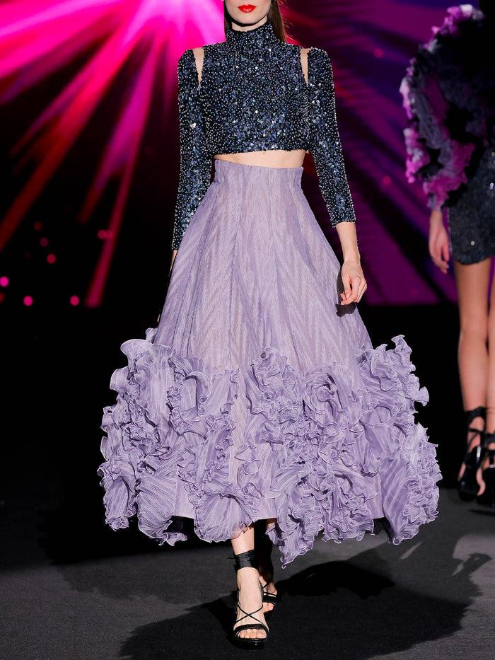 Hannibal laguna LOOK 36 Top Crop JILDI y Falda JARAMIL | Blusa body realizada en garzas plisadas ciclamen amatista y negro. Falda mini realizada en bordado boreal en azul marino (copia)