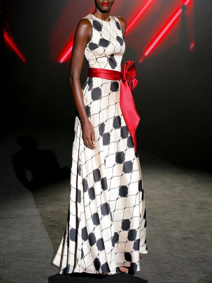 Hannibal Laguna Look 4 IRVINA | Vestido Largo De Noche En Satín Con Cinturón Rojo