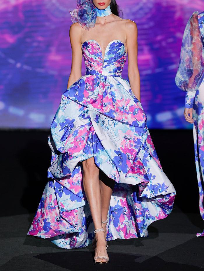 Hannibal laguna LOOK 6 Vestido KLEIN | Vestido de fiesta en raso y organza estampados con motivos florales lilas y turquesa con escote asimétrico que enmarca el busto