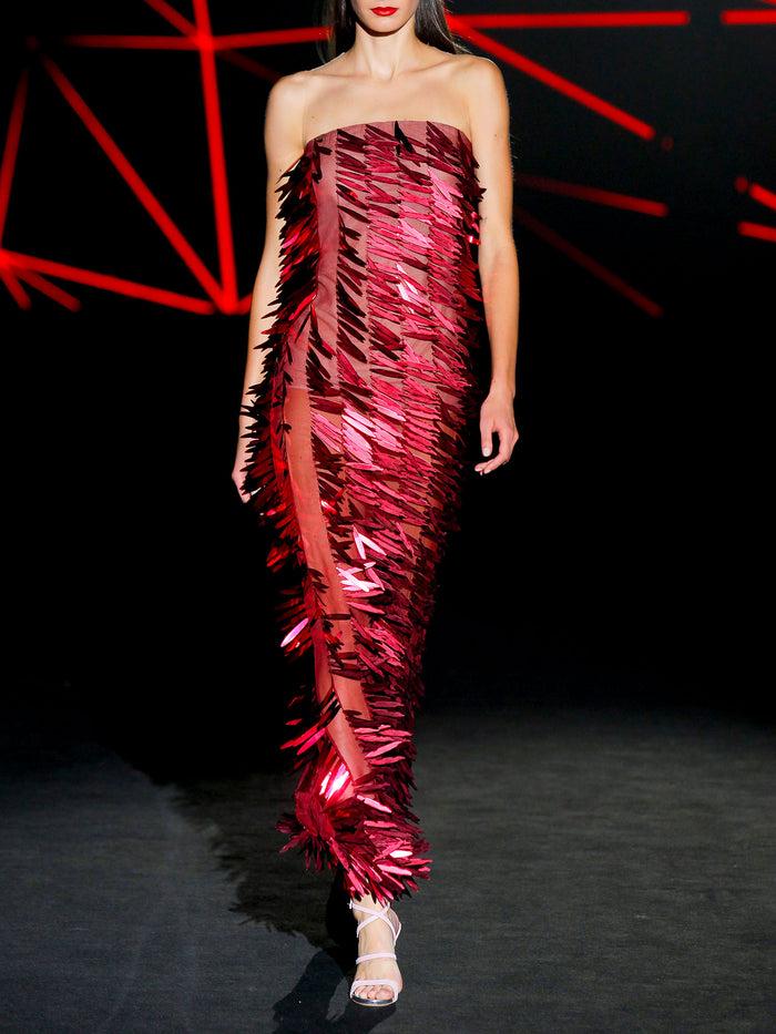 Hannibal laguna LOOK 8 ITAMAYA | Vestido largo de fiesta realizado con láminas de acetato