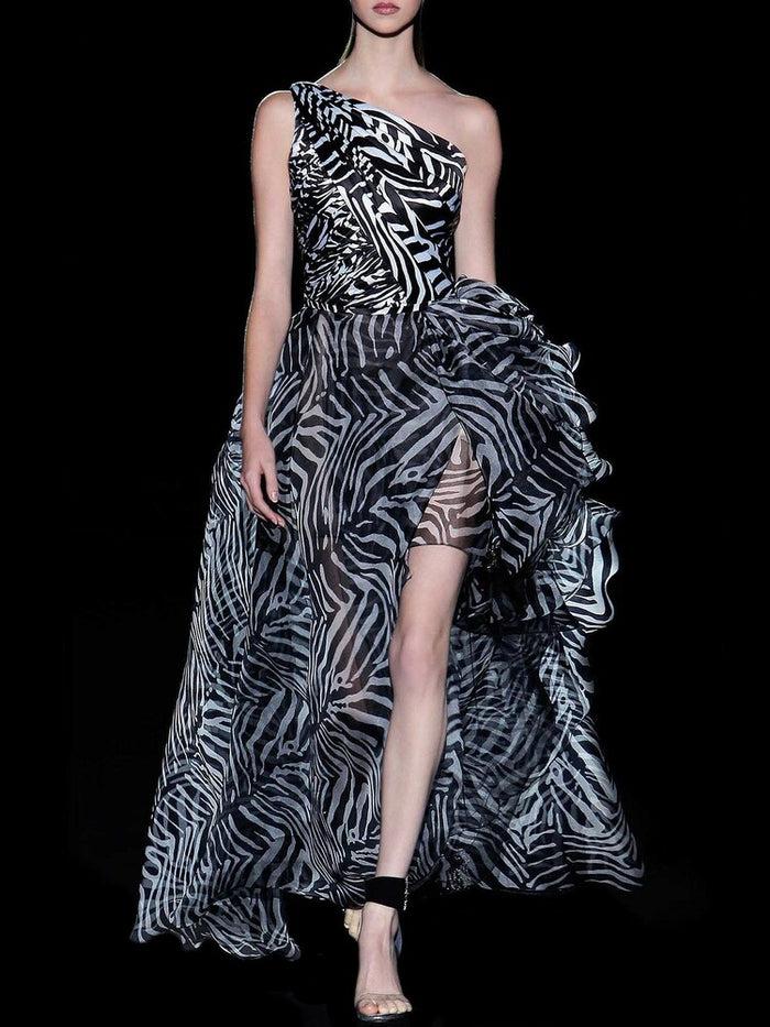 Hannibal laguna Look 9 CALADIO | Cuerpo en satin estampado cebra