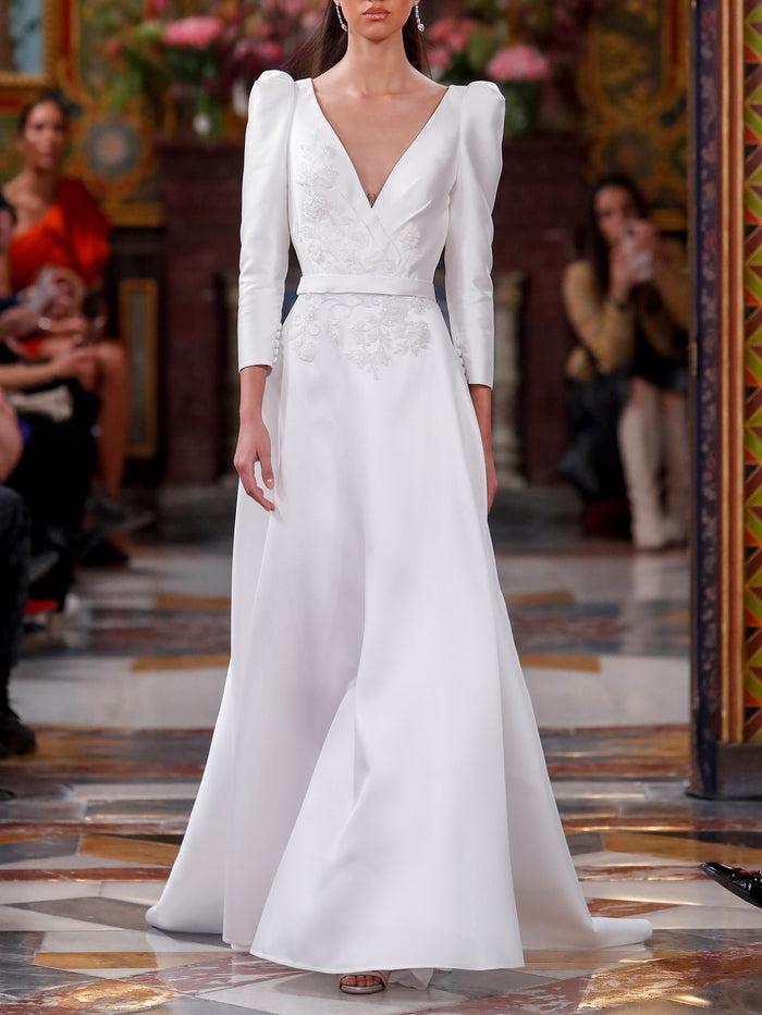 Hannibal laguna LOOK 9 Vestido elegante de novia VALMORAL realizado en mikado pique