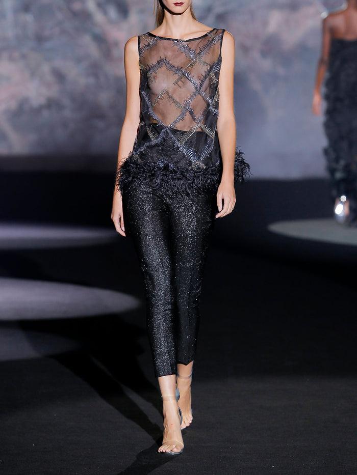 Hannibal laguna Look 9 XOANA y XOE Blusa en organza bordada y pantalon pitillo