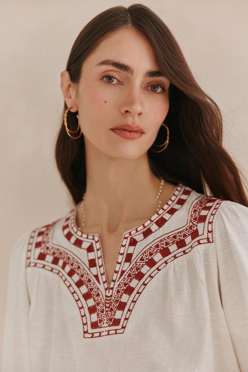 Hoss Intropia Fabiana. Camiseta Bordado A Contraste. | Camisetas Y Tops De Mujer | Hoss Intropia