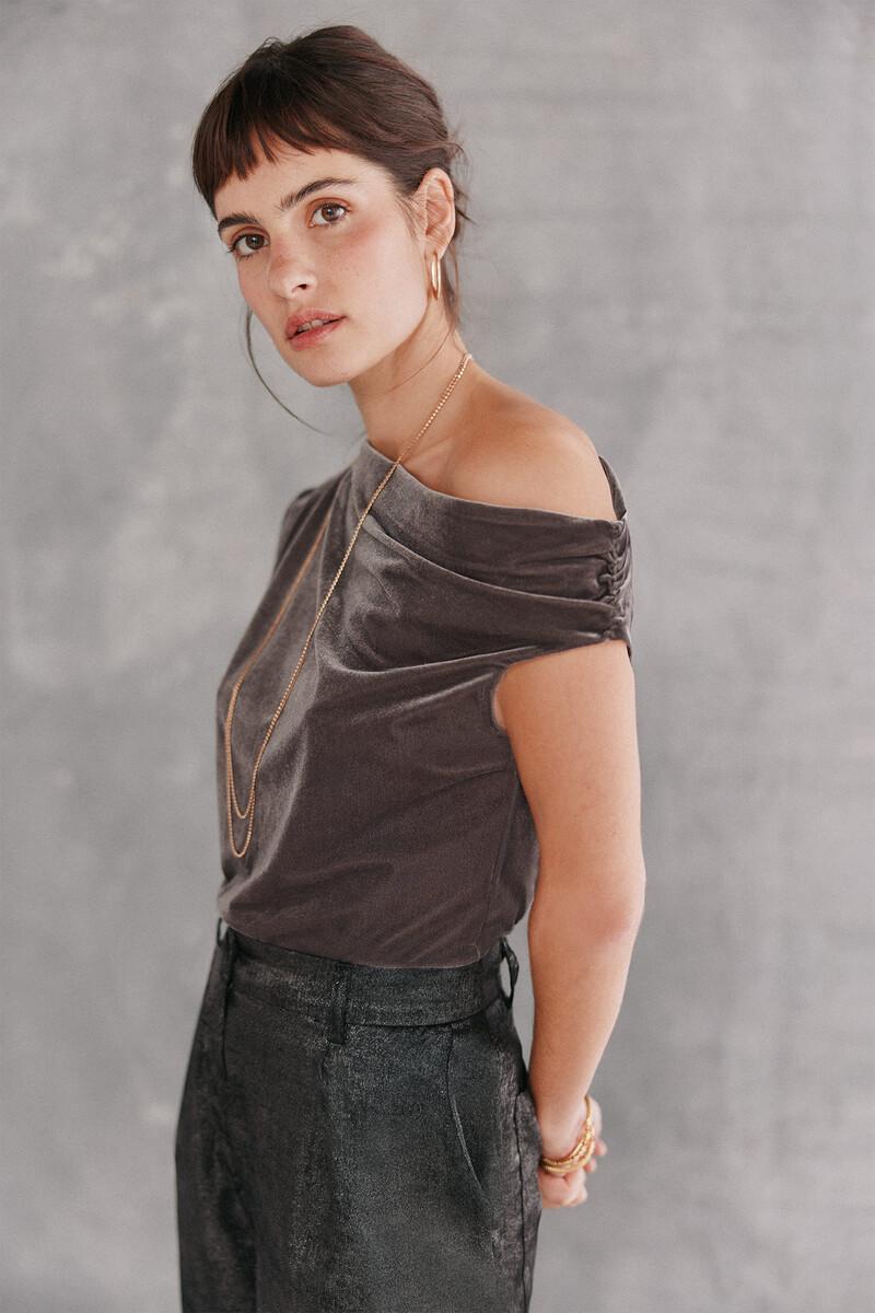 Hoss Intropia Sol. Camiseta Ajustada De Terciopelo | Camisetas Y Tops De Mujer | Hoss Intropia