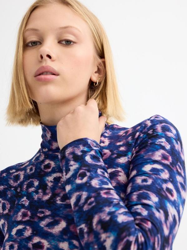 In Side Camiseta Manga Larga Cuello Alto Animal Print