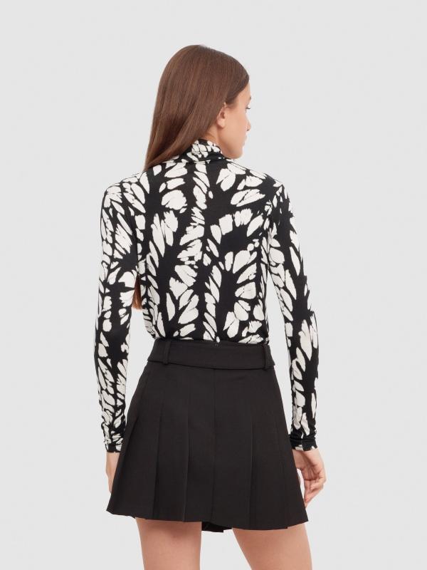 In Side Camiseta Manga Larga Estampado Blanco Y Negro