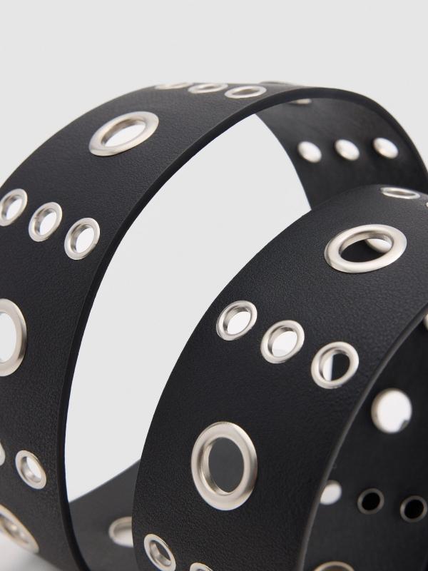 In Side Cinturón Polipiel Negro Eyelets Hebilla Redonda