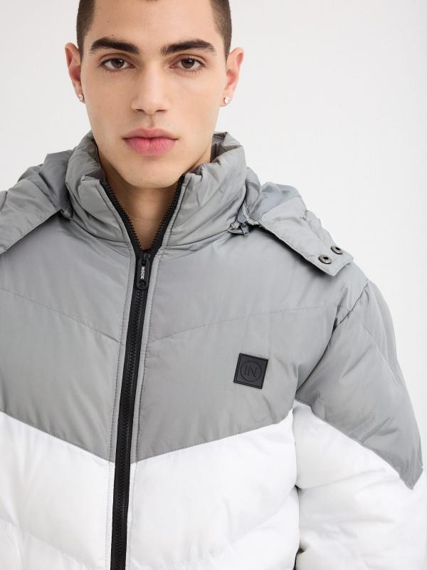 In Side Abrigo Color Block Gris