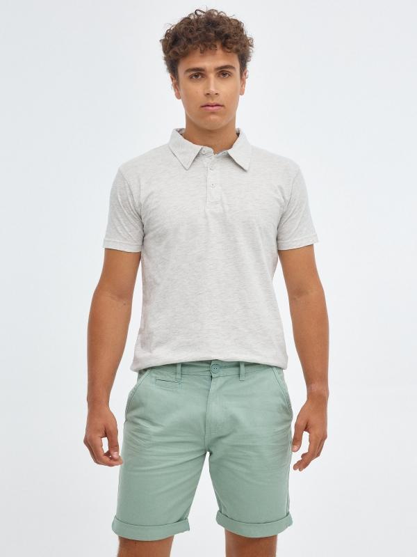 In side Bermuda con cinturón