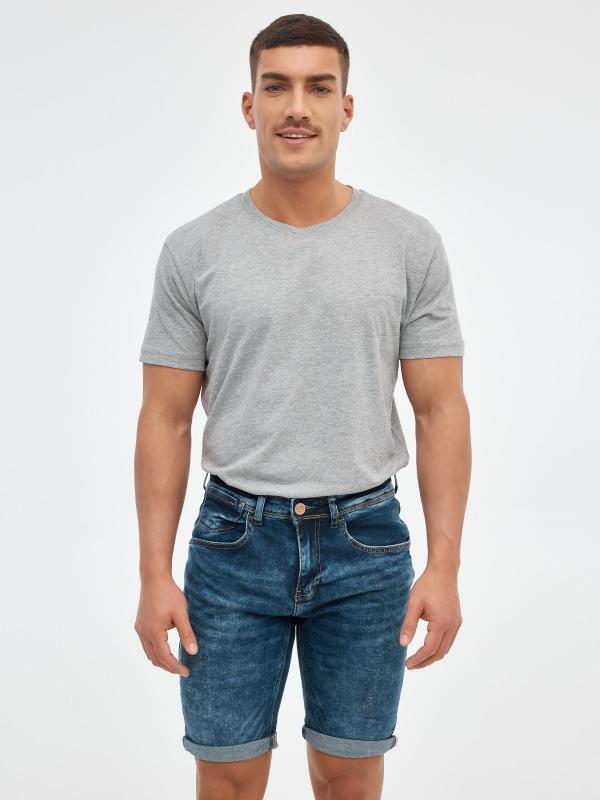 In side Bermuda denim azul desgastado