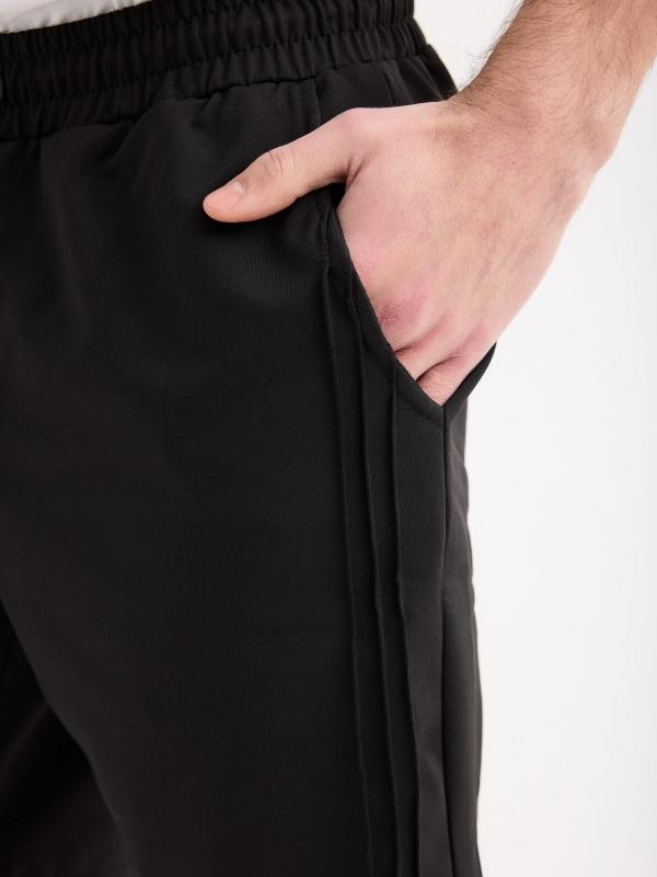 In Side Bermuda Jogger Negra