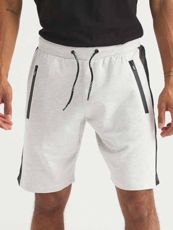 In side Bermuda jogger paneles combinados