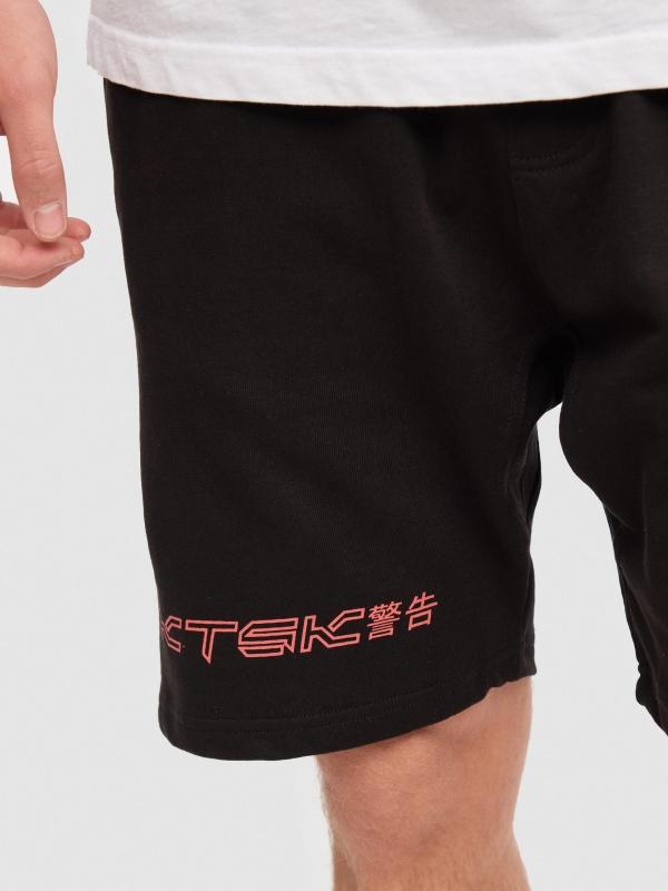 In Side Bermuda Jogger Texto
