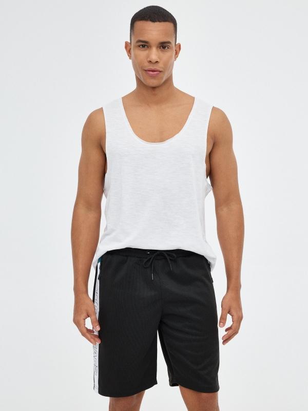 In side Bermudas bandas laterales