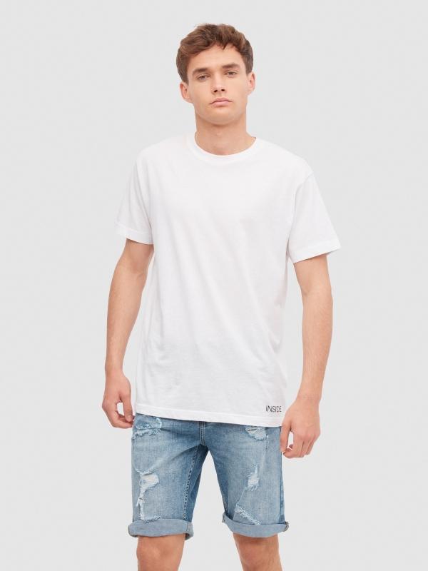 In side Bermudas denim desgastadas