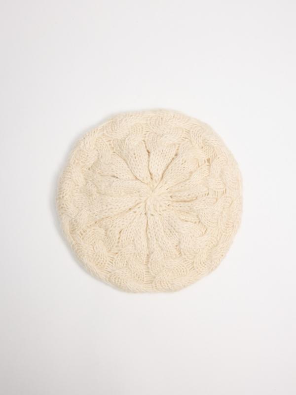 In side Boina de punto trenzada