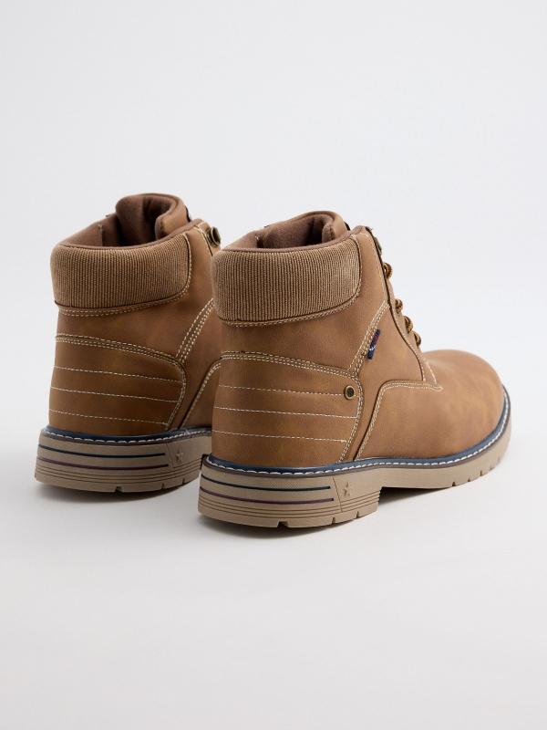 In Side Bota Marrón Cuello Combinado