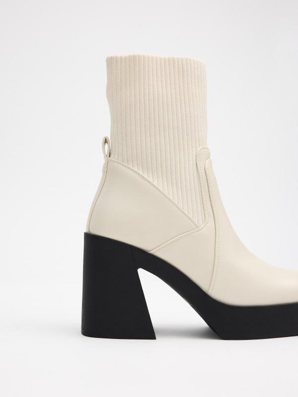 In Side Botín Con Tacón Y Caña Elástica