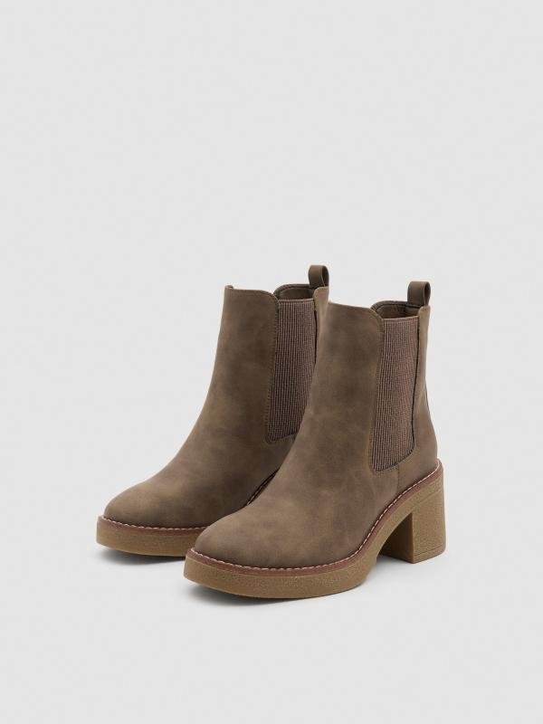 In Side Botín Tacón Ancho Elásticos Marrón