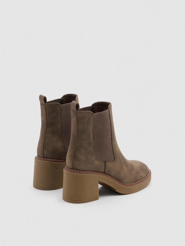 In Side Botín Tacón Ancho Elásticos Marrón