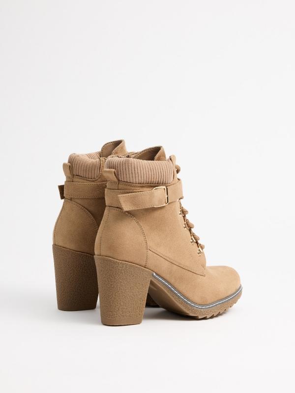 In Side Botines Marrones Con Tacón