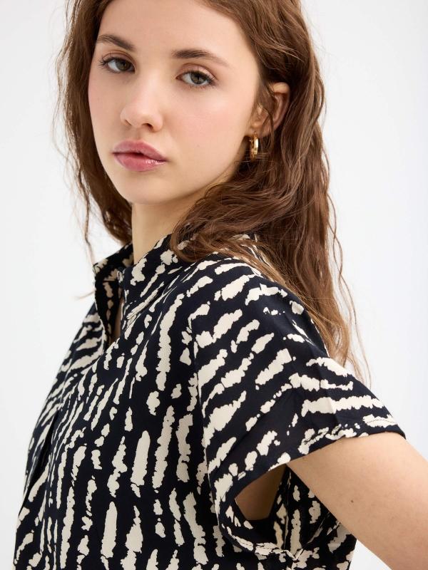 In Side Camisa Manga Corta Estampada