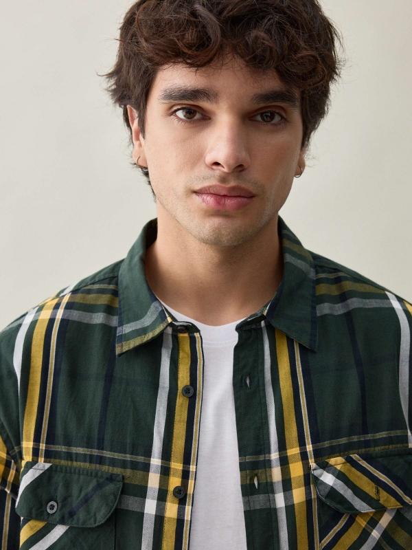 In Side Camisa Verde Estampado Cuadros