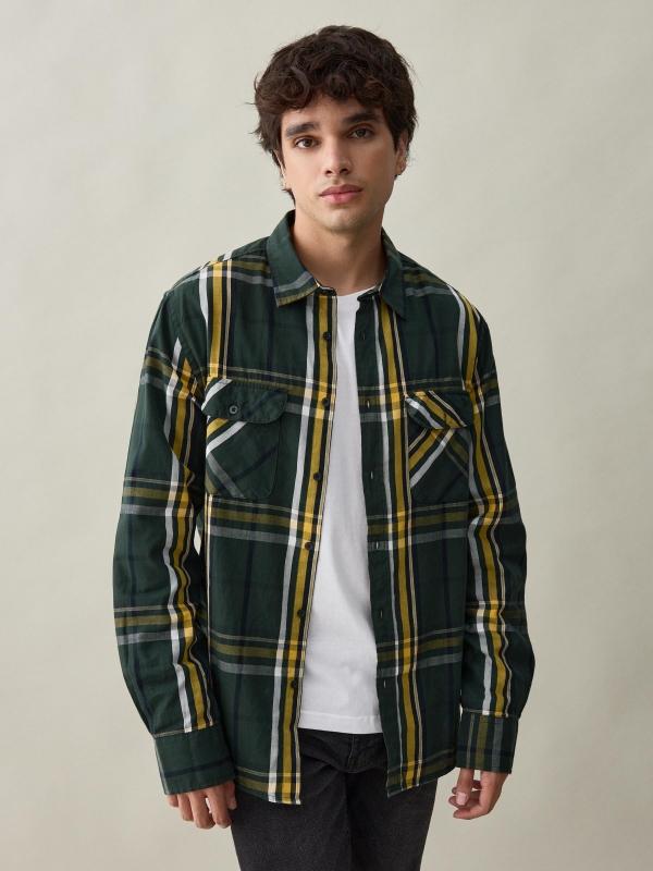 In side Camisa verde estampado cuadros