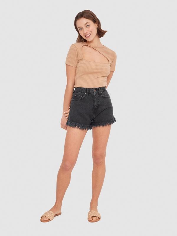 In Side Camiseta Asimétrica Cut Out