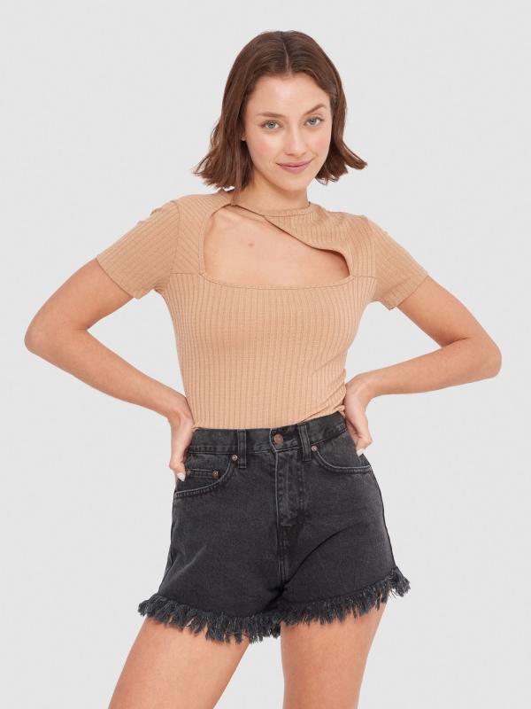 In side Camiseta asimétrica cut out