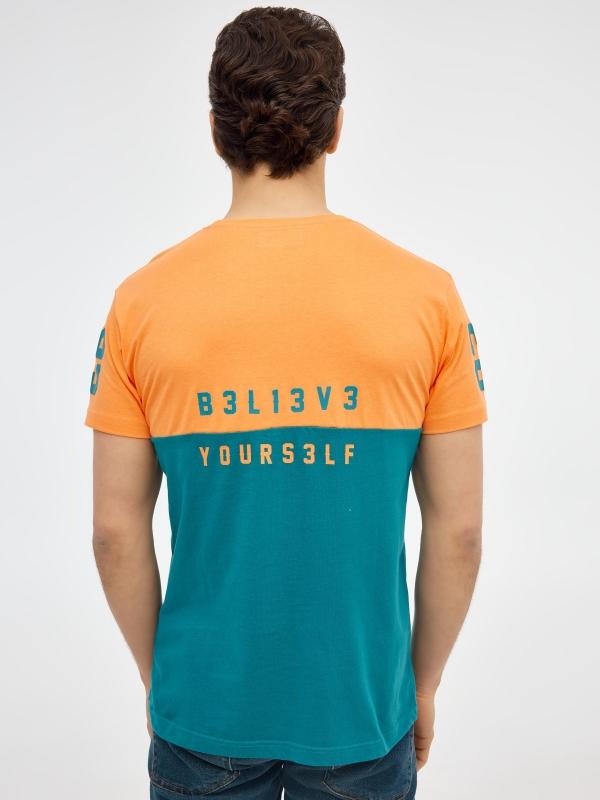 In side Camiseta color block con texto