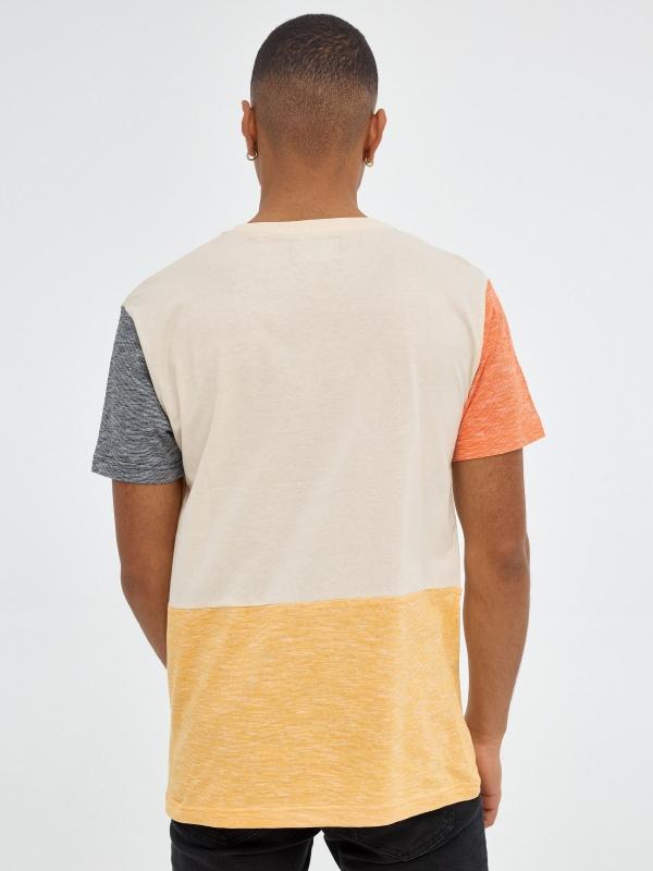 In Side Camiseta Color Block Saturday