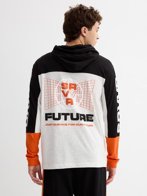 In Side Camiseta Con Texto Y Capucha